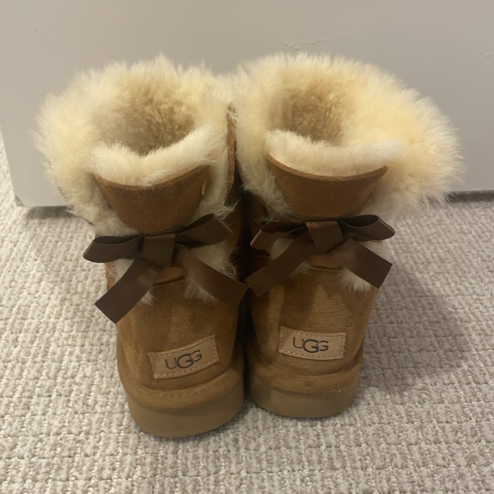 Chestnut Uggs with bows